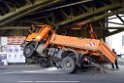 LKW blieb unter Bruecke haengen Koeln Deutz Deutz Muelheimerstr P077